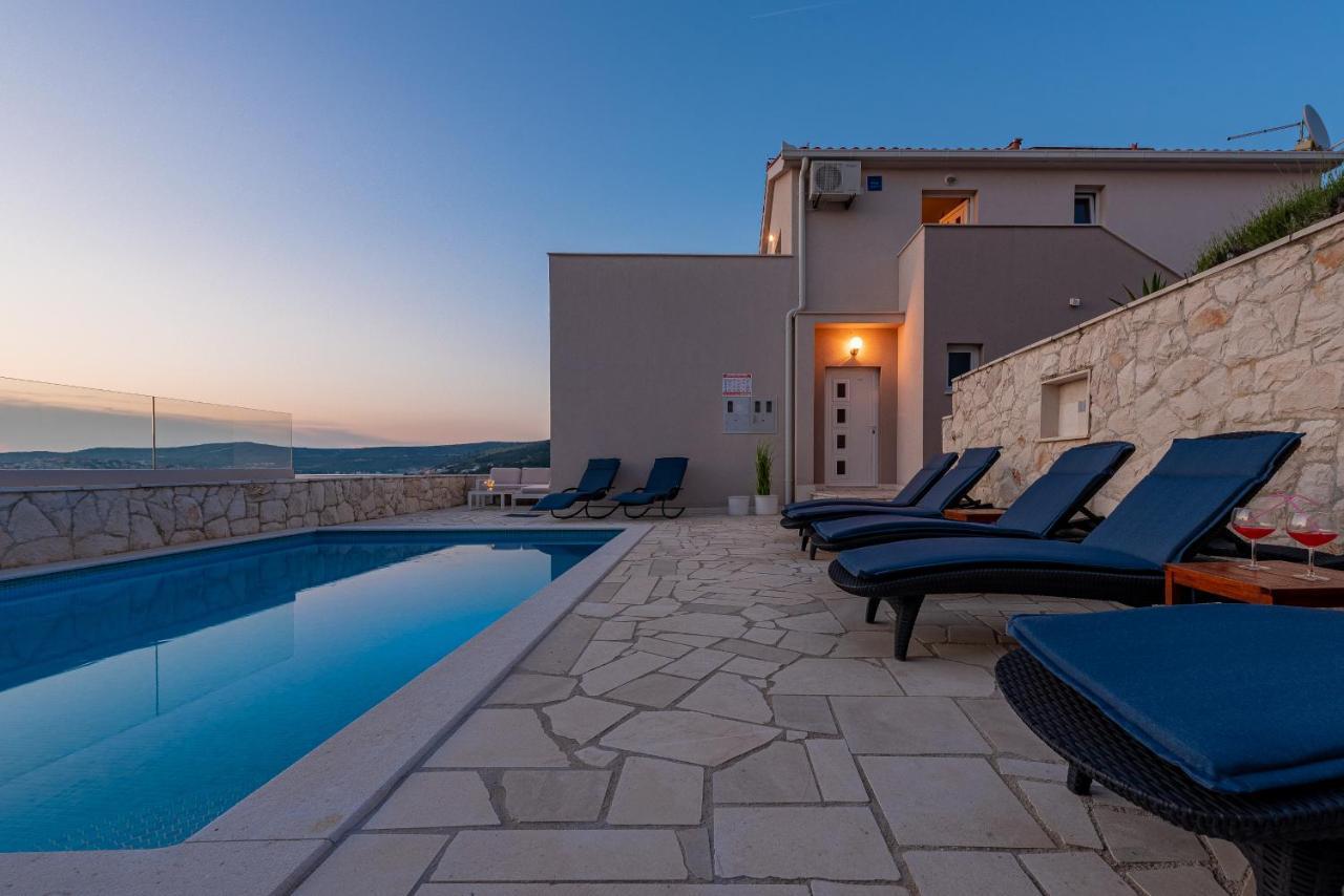 Villa Mona Apartments Ражань Экстерьер фото